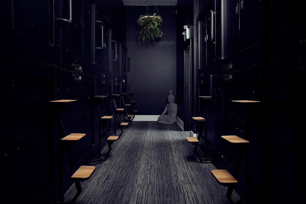 Capsule Hotel