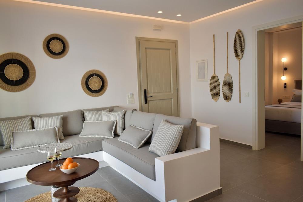 NORTHIA LUXURY VILLAS