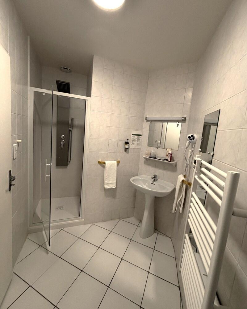 HOTEL RESTAURANT LA CHEVALIERE