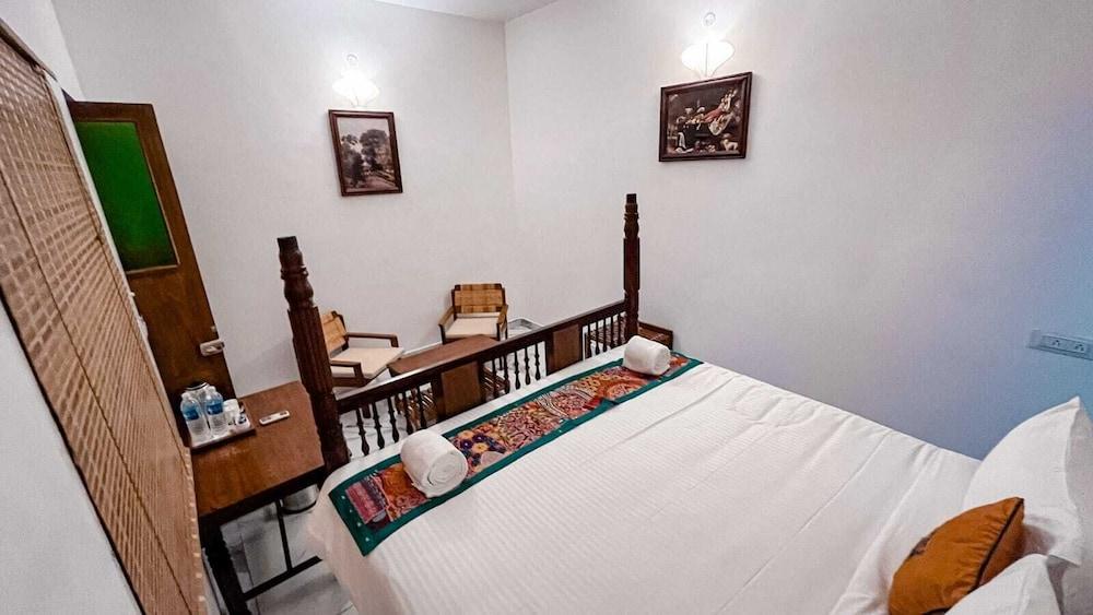 Bel Abri Colonial Living