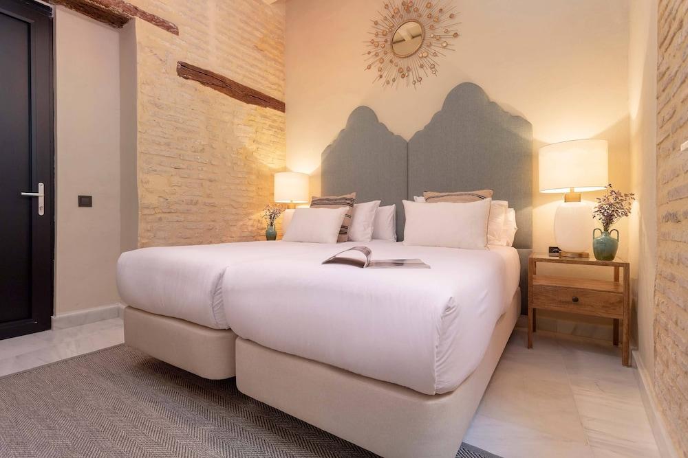 Genteel Home Acetres