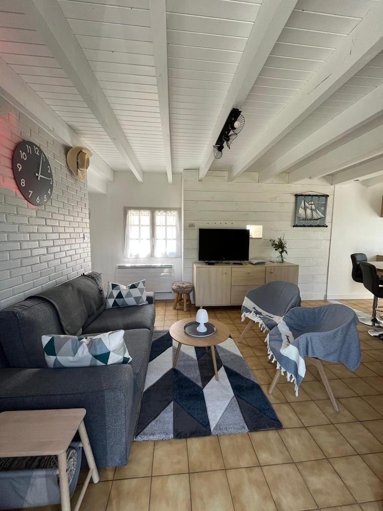 Pretty House 50m From the sea