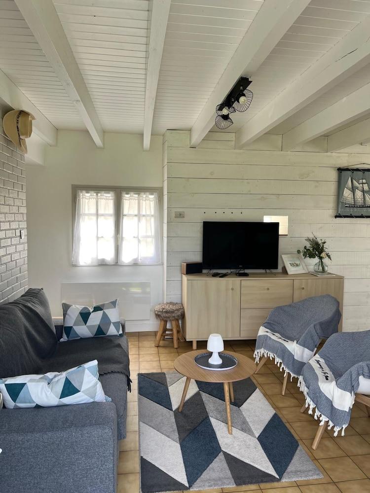 Pretty House 50m From the sea