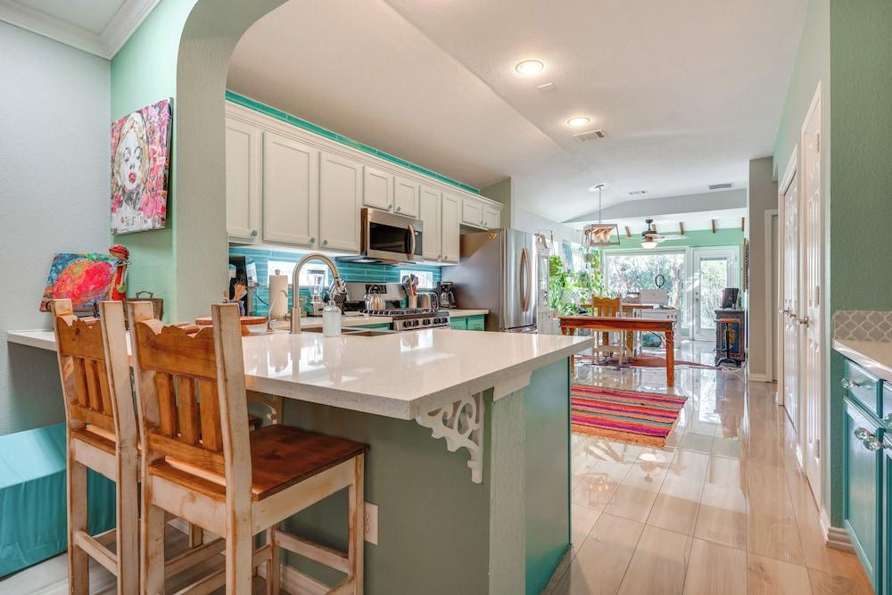 Dog-friendly Retreat w/ Yard, 22 Mi to Dtwn Austin