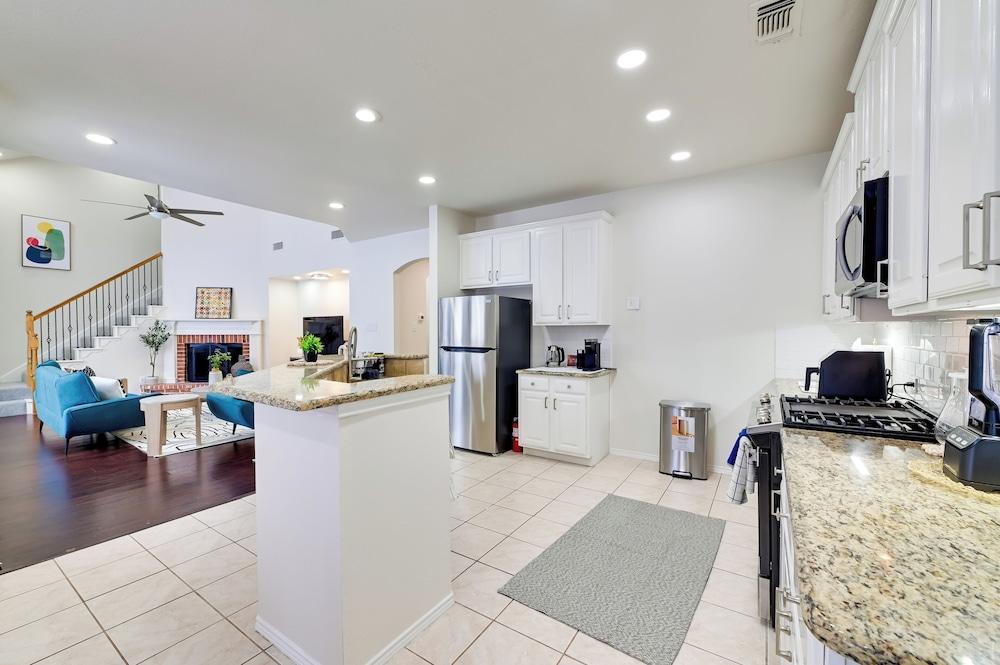 4 Mi to Dtwn: Family Home w/ Games in Frisco