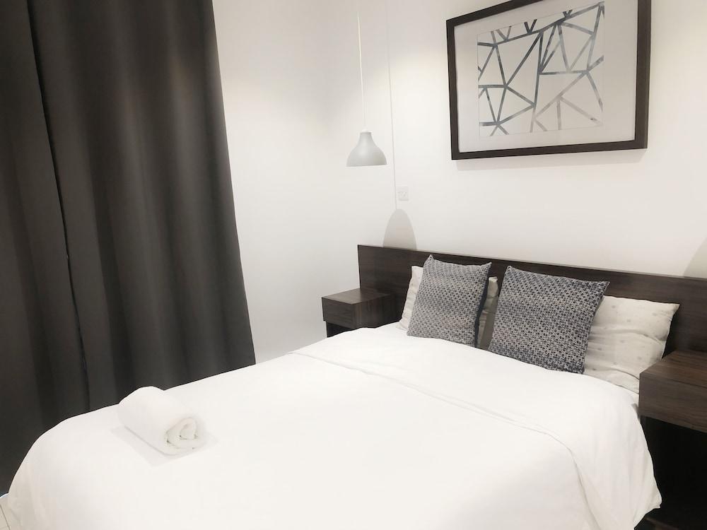 Splendid Apartments at Embassy Gardens