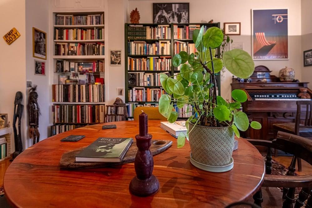 Chic 2BR Bright Penthouse With Open Wood Staircase