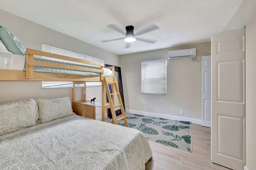 Pompano Beach Bungalow for 5!