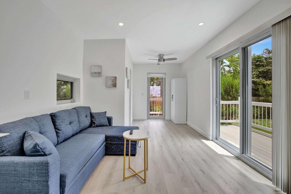 Sunshine Getaway Sleeps 4!