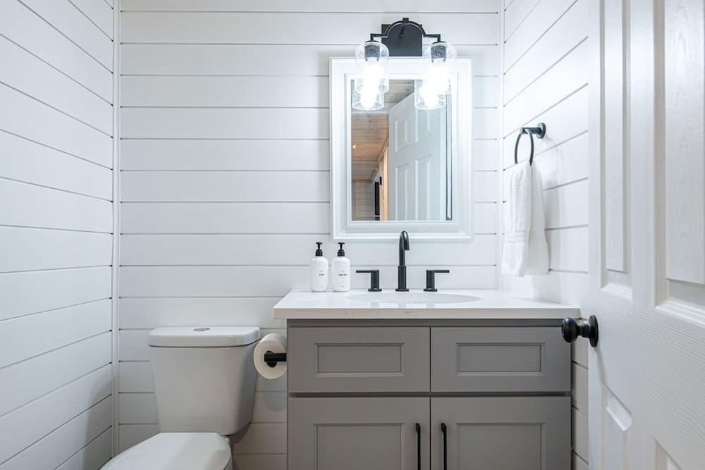 Mountain Views Full Kitchen Indoor Pool Access