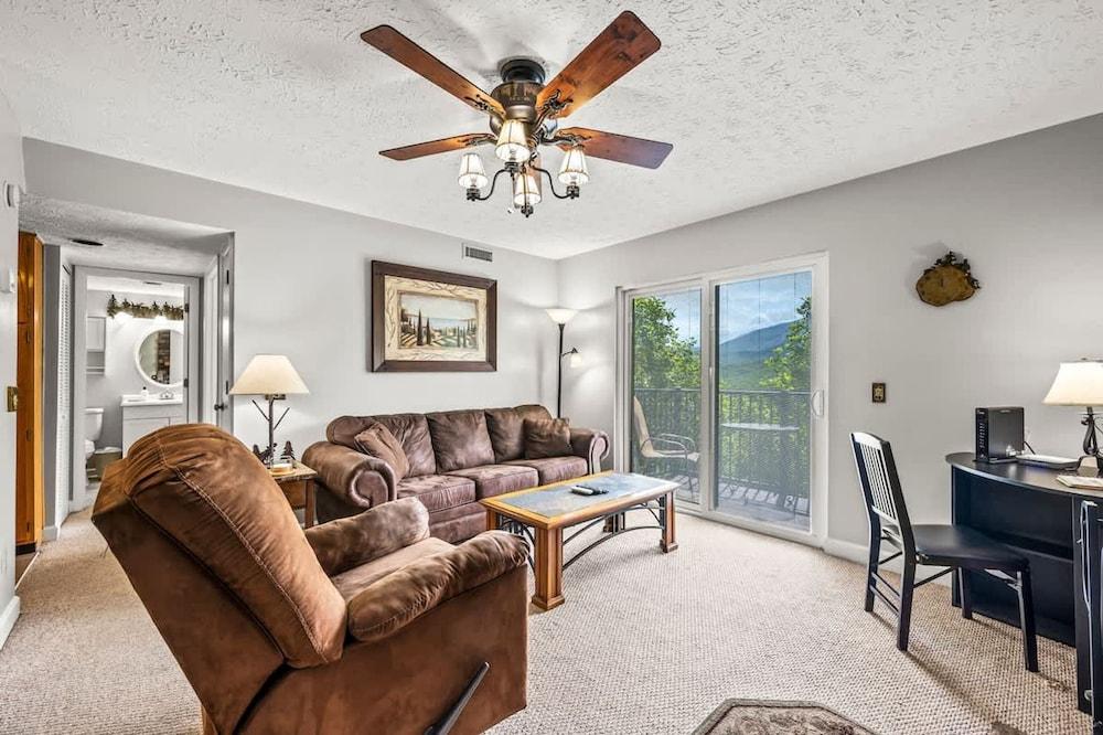 Private Balcony w Views Heated Pool Full Kitchen