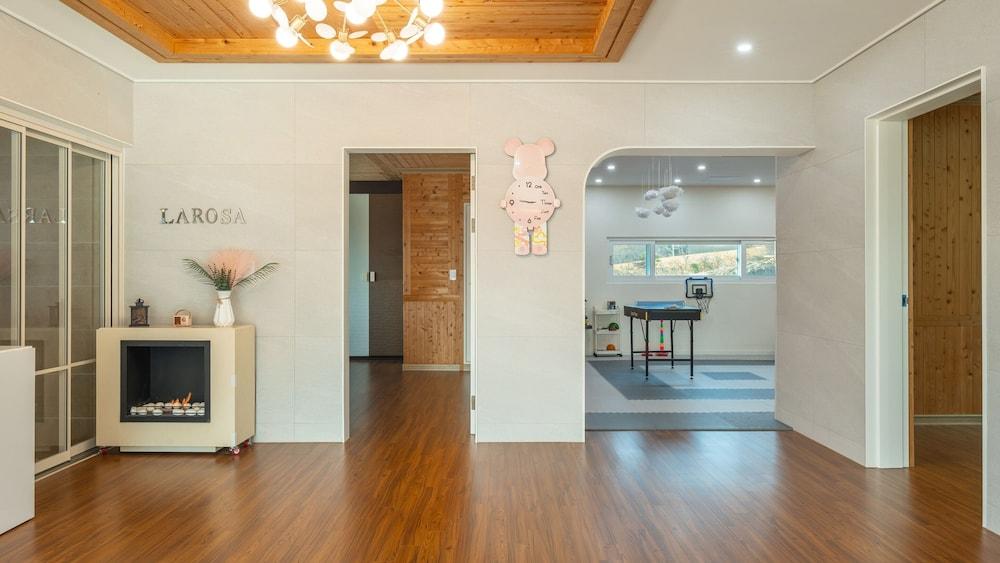 Yeosu La Rosa Private Pool Villa Pension