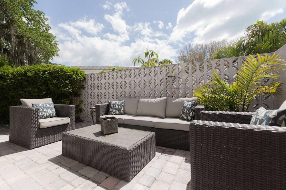 Siesta Villa Whispering Palms