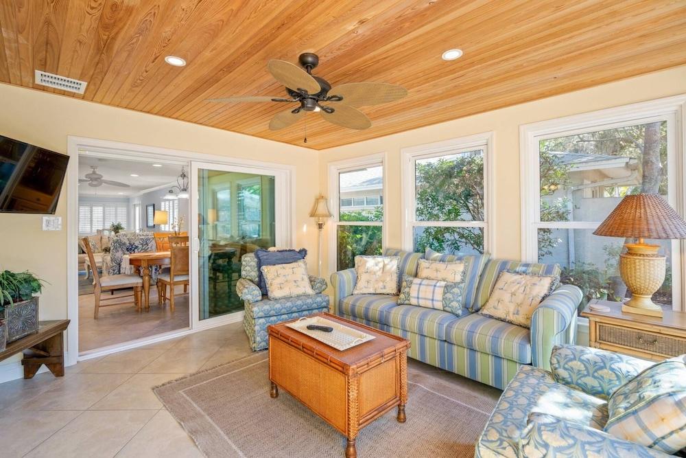 Siesta Villa Whispering Palms