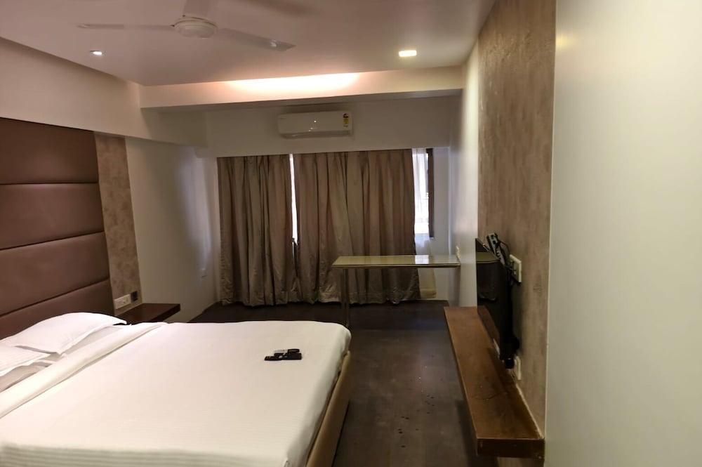 Hotel Dakshin Grandeur