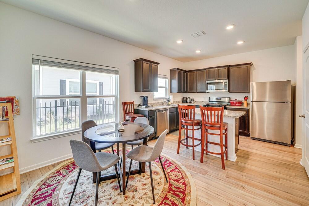 8 Mi to Lackland Afb: Pet-friendly Home w/ Yard!