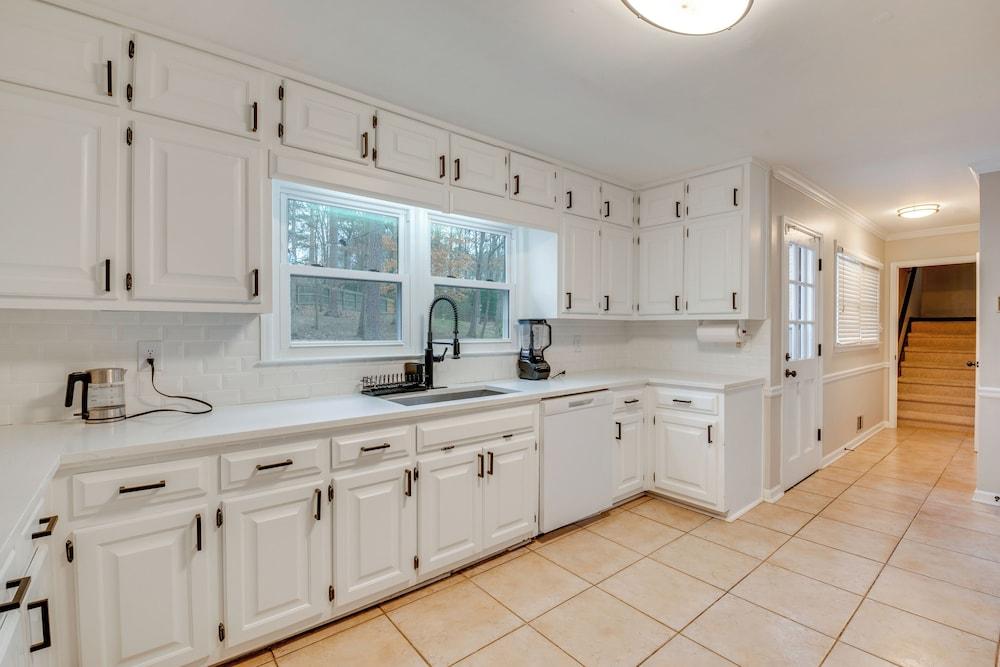 Spacious Home w/ Deck in Marietta!