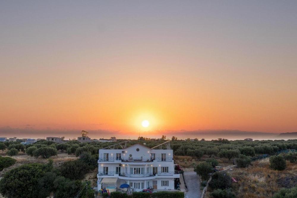 White House Chersonisos With Private Swimming Pool