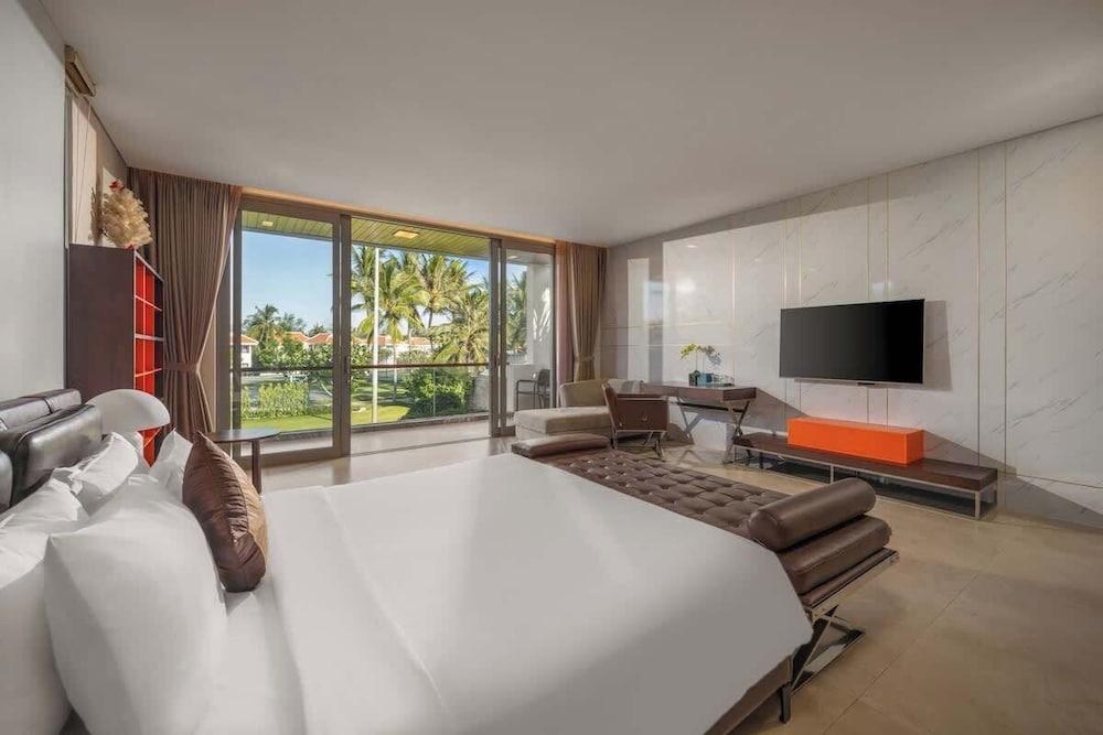 8BR Beachfront Eden: Luxury Events & Getaways