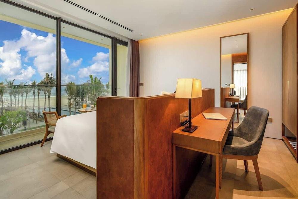 5BR Luxury Villa: Elite Services & Privacy