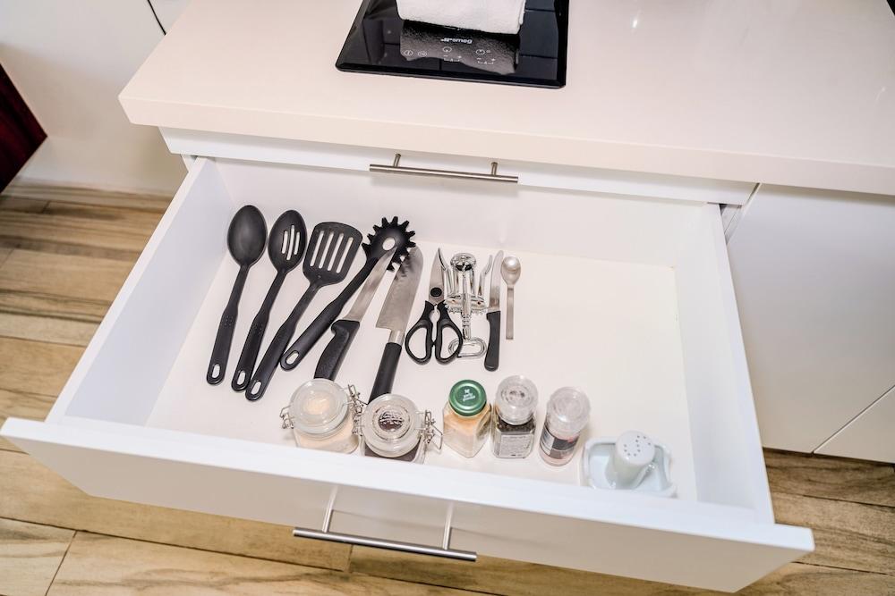 Newport House by Casago