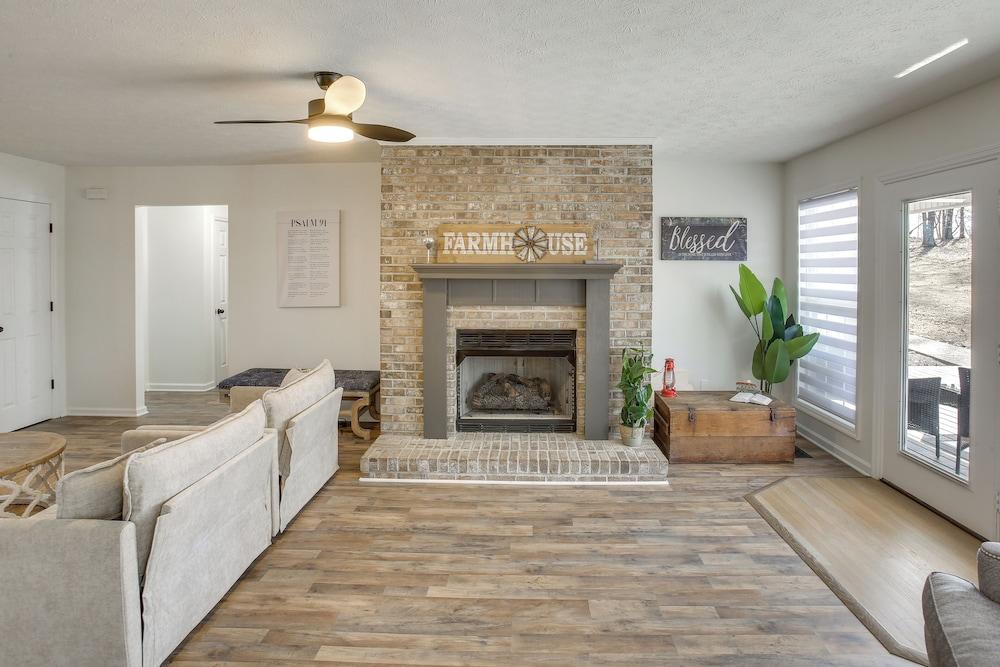 Private Deck & Game Room: Portland Group Getaway