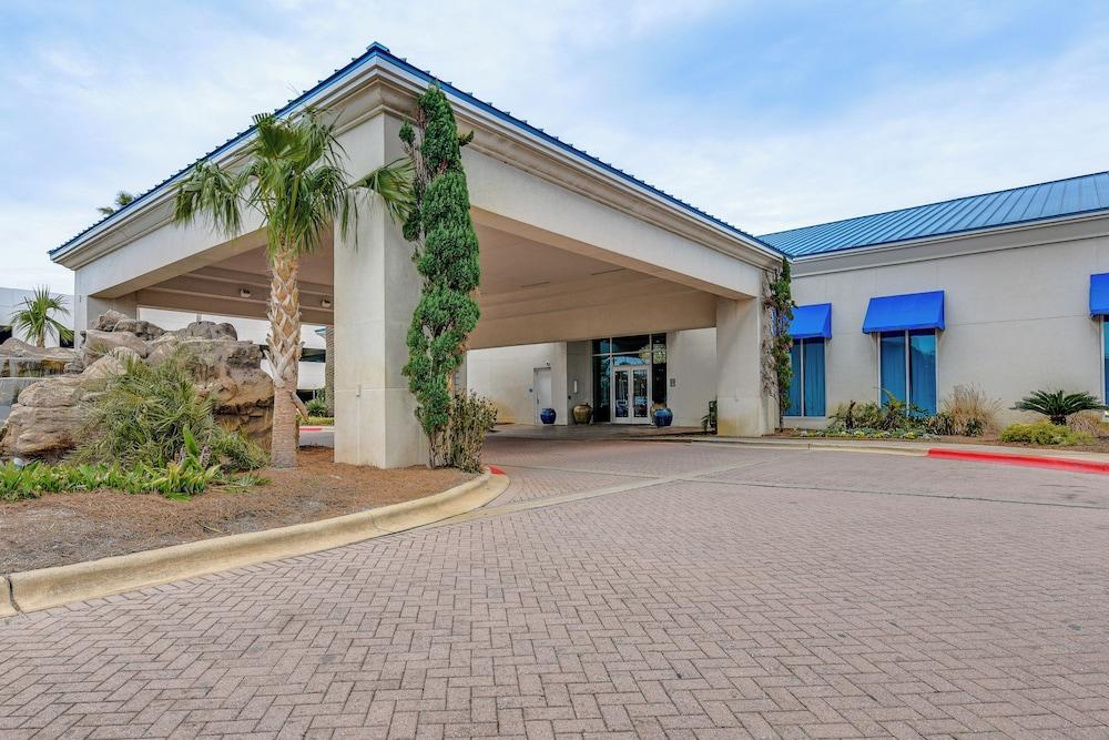 1 Mi to Henderson Beach: Condo w/ Resort Perks!