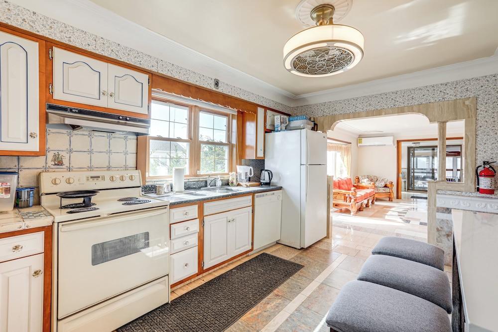 Beachfront Home ~ 7 Mi to Cape May!