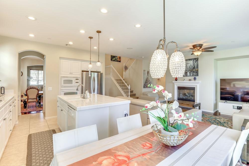 14 Mi to Old Town Temecula: Luxe Fallbrook Home!