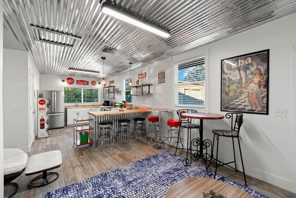 2 Bedroom 1 Bath Pool View Private Suite