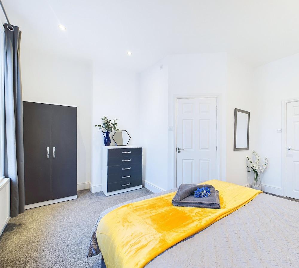 2br-sleeps4-citycentre-freeparking