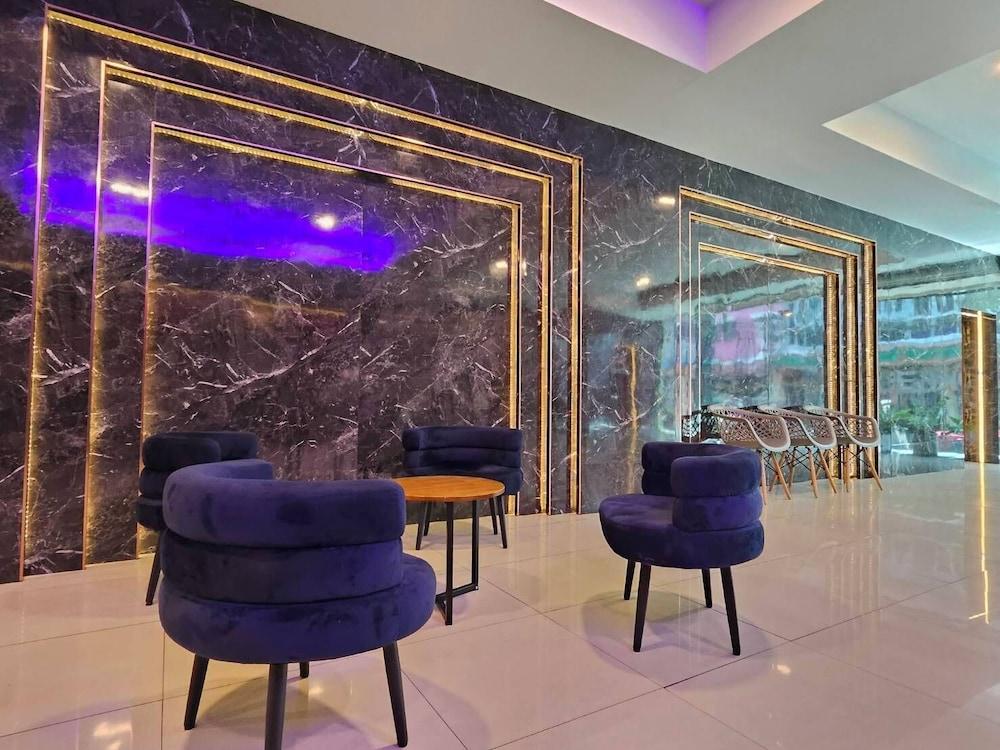 Hollywood Dannok Hotel