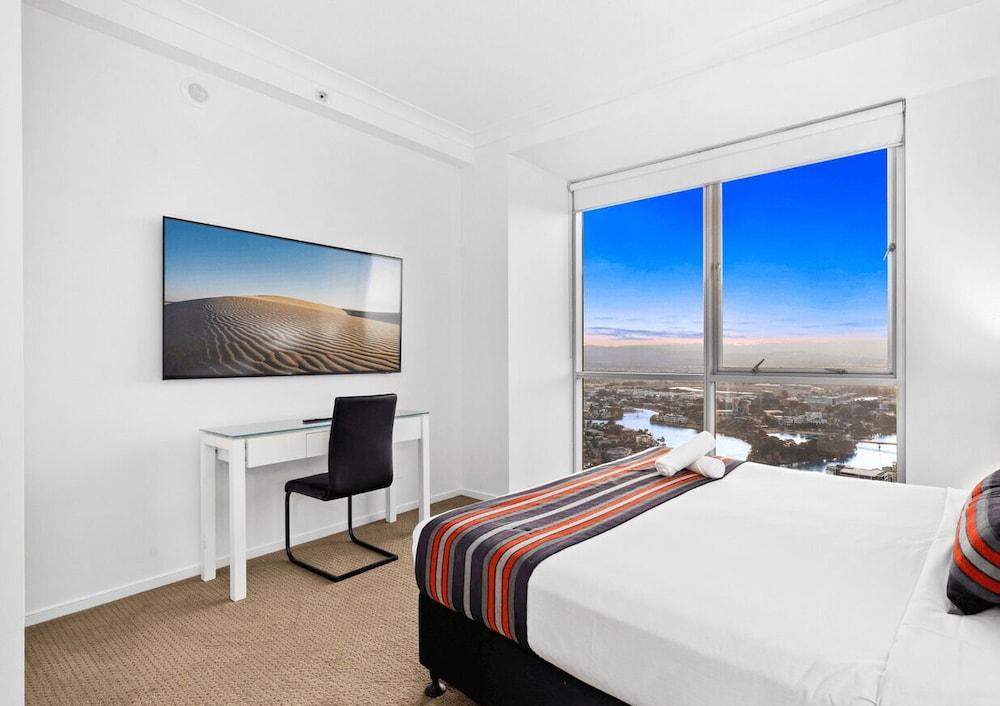 Level 45 Luxury Sub-Penthouse in Surfers