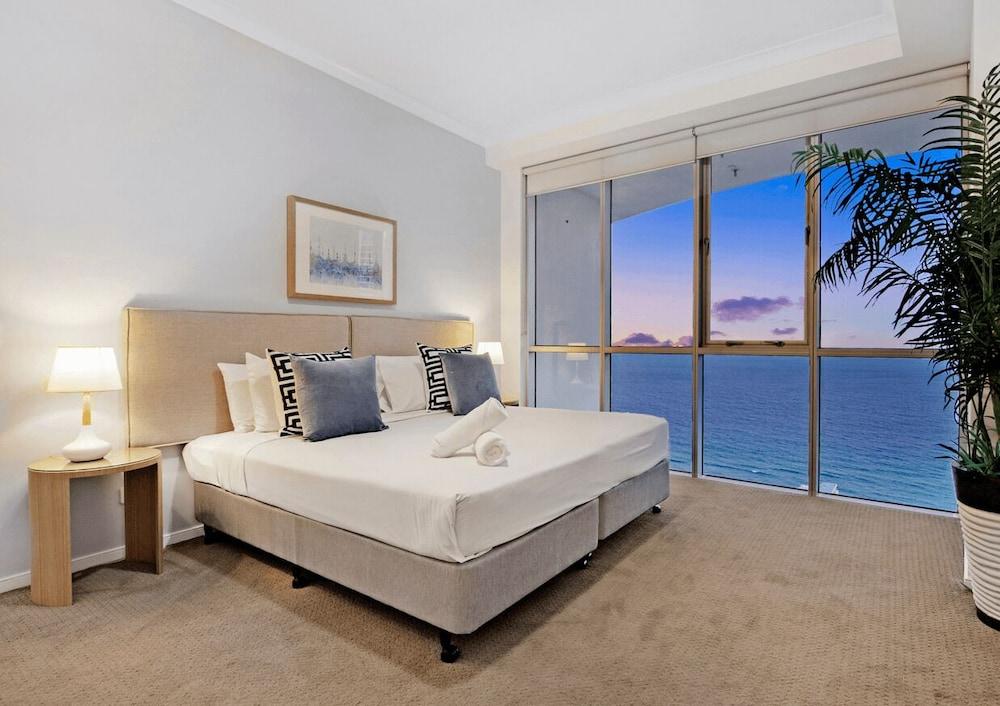 Level 45 Luxury Sub-Penthouse in Surfers