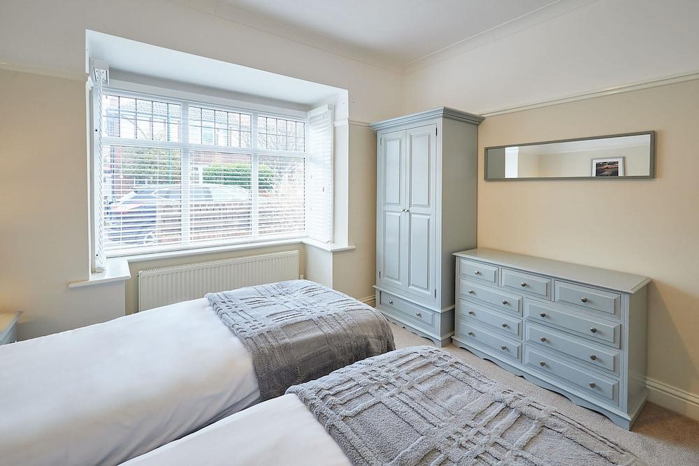 Host Stay Wardman Crescent