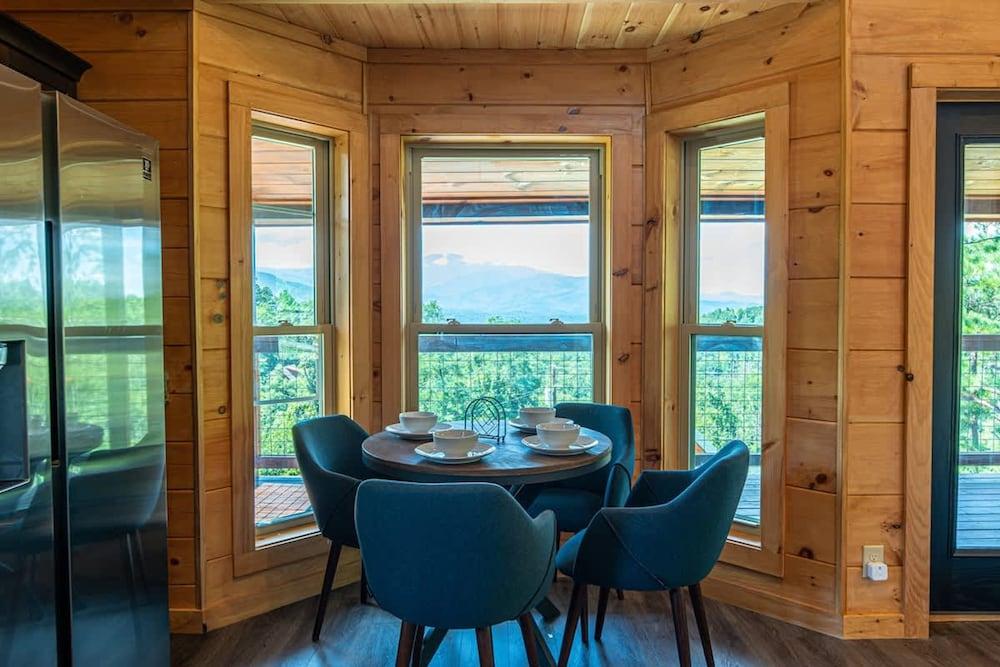 Mountain Views Sauna Hot Tub Fire Pit