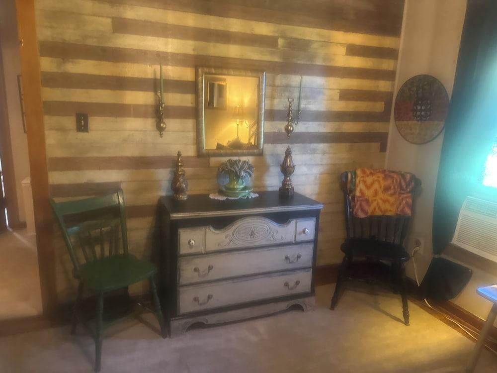 Mama Jeans Pillowville Home