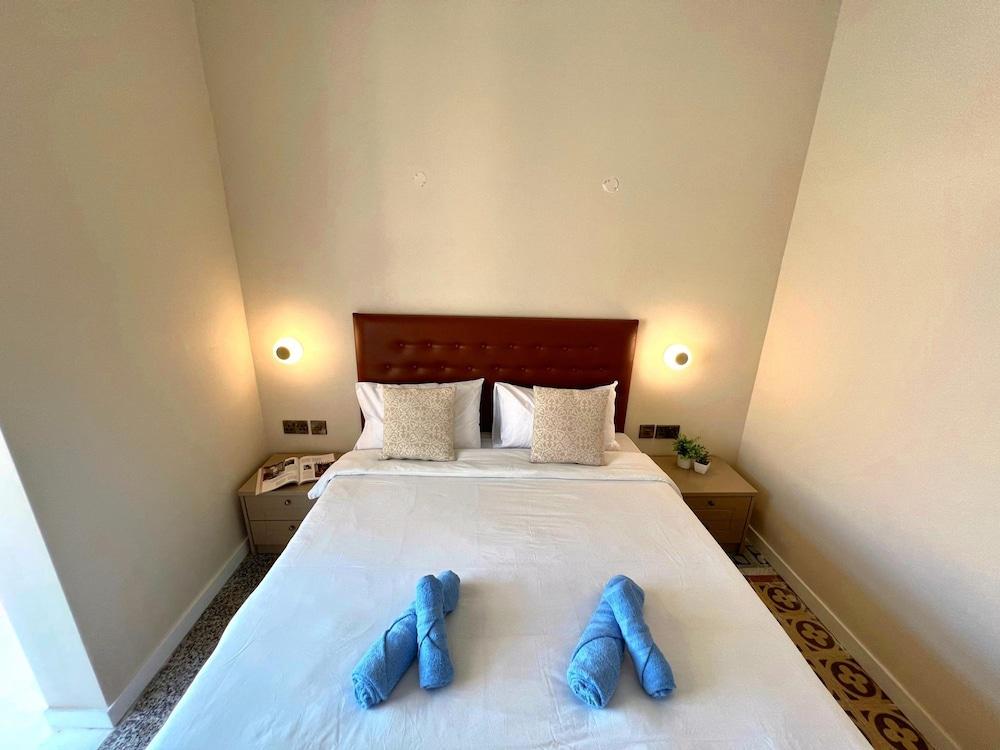 Local Living 2BR 2BA With Patio - Duplex Apartment