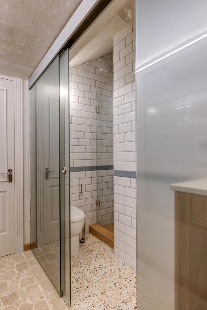 Modern Luxury 1-br Apartment