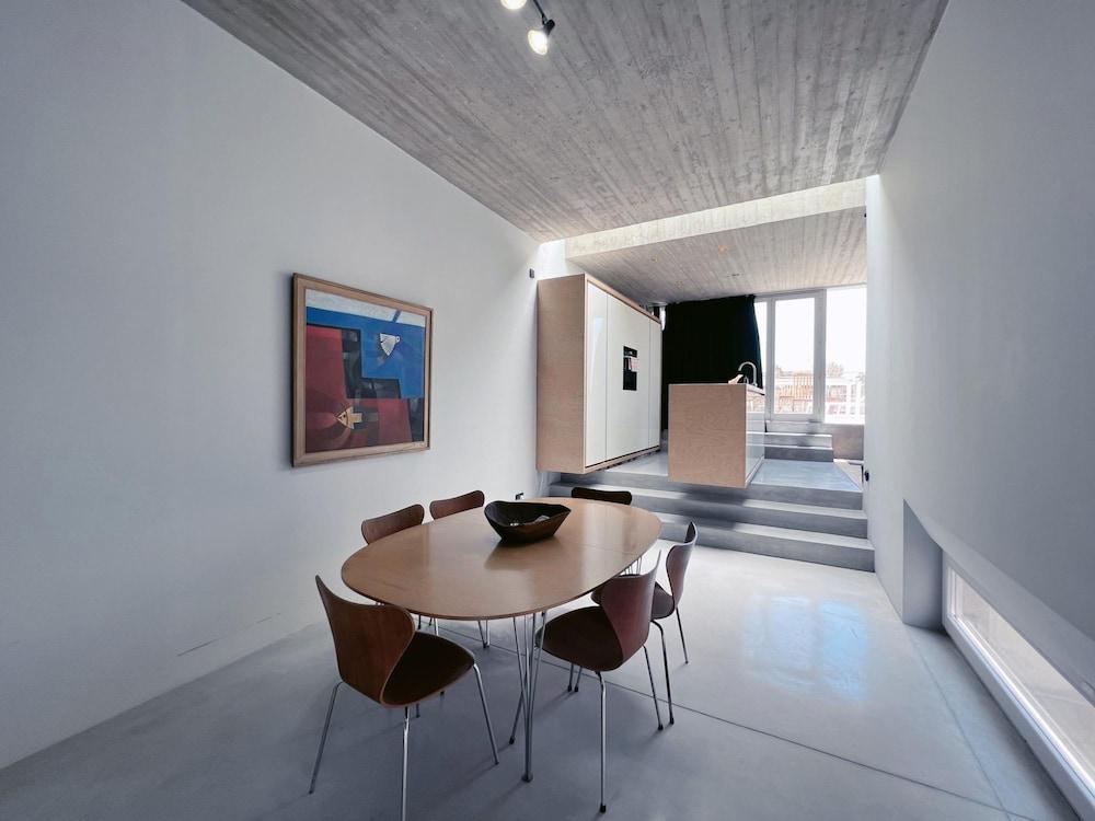 Spacious 1BR Penthouse With a Rooftop Terrace