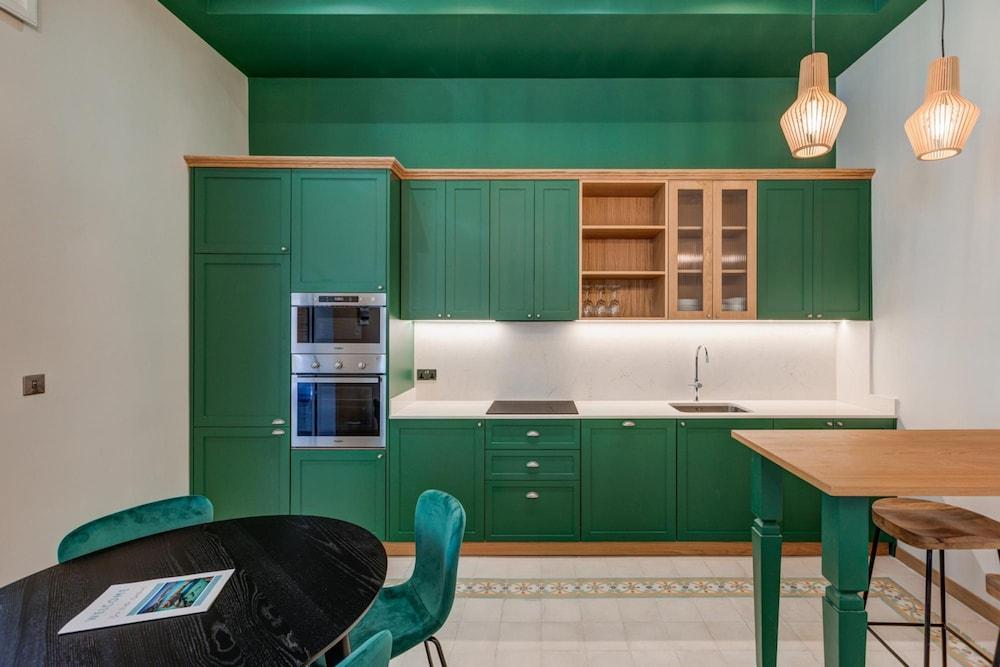 Spacious Apartment With Patio and Workspace