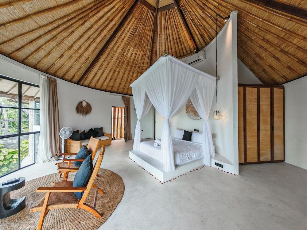 Hillstone Luxury Village