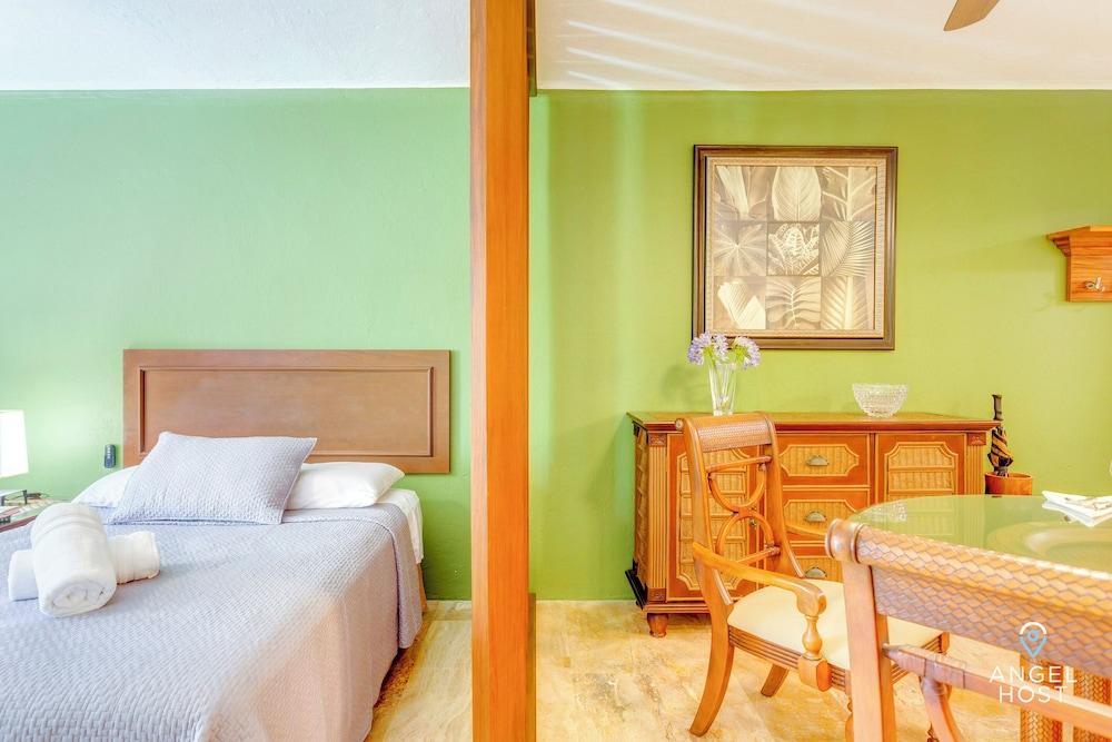 Deluxe Suites at Villas Tropical