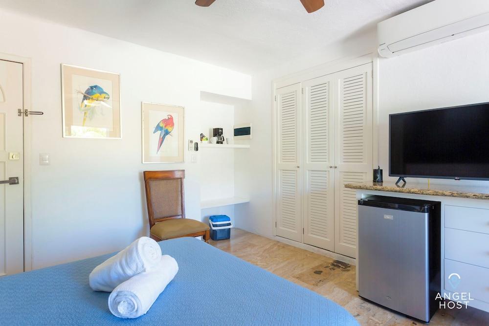 Deluxe Suites at Villas Tropical