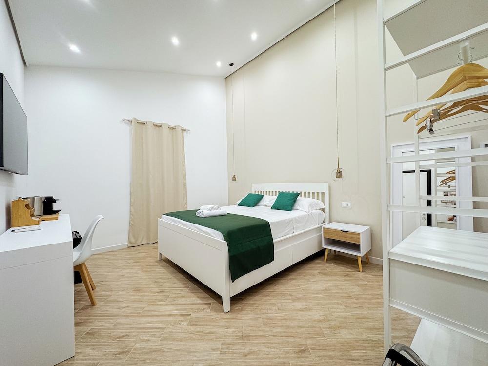 Giandra Rooms and Garden