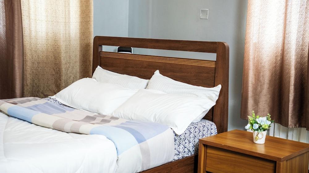 Northern Gateway Hotel And Lounge