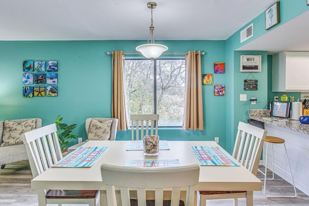 Walk to Ocean: Condo w/ 2 Pools in Myrtle Beach