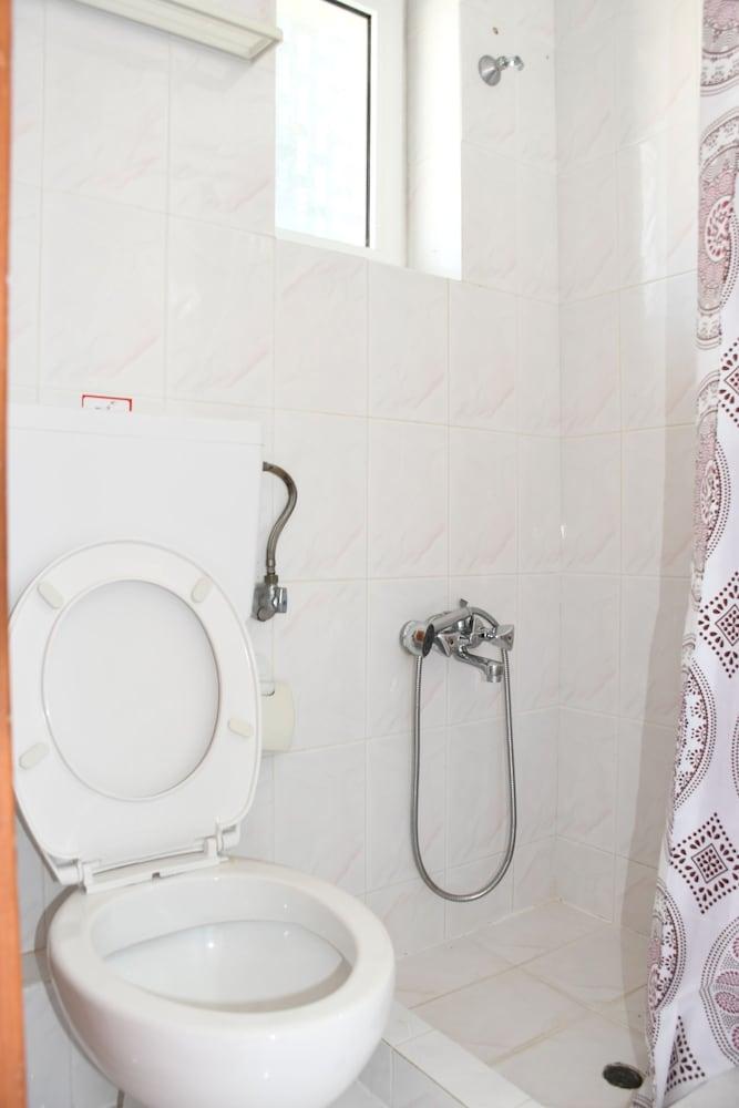 Litinas Apartments With Pool