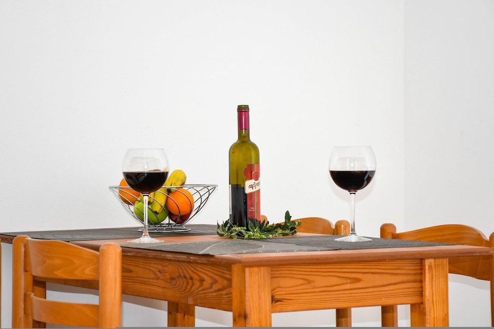 Litinas Apartments With Pool