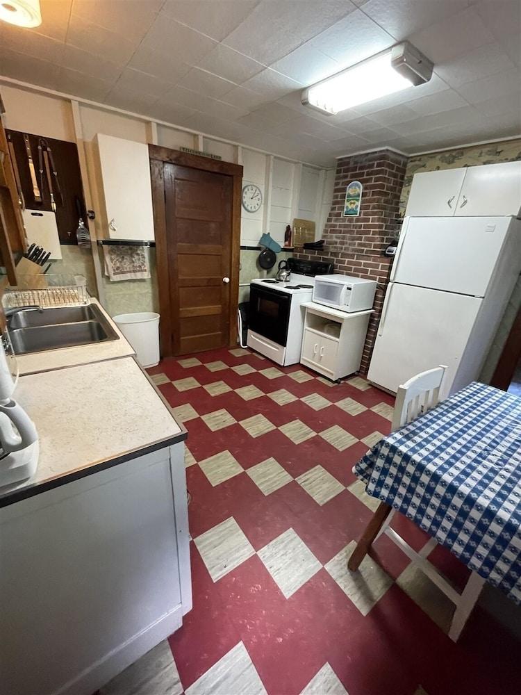 Fletcher Limit 8 4 Bedroom Cottage